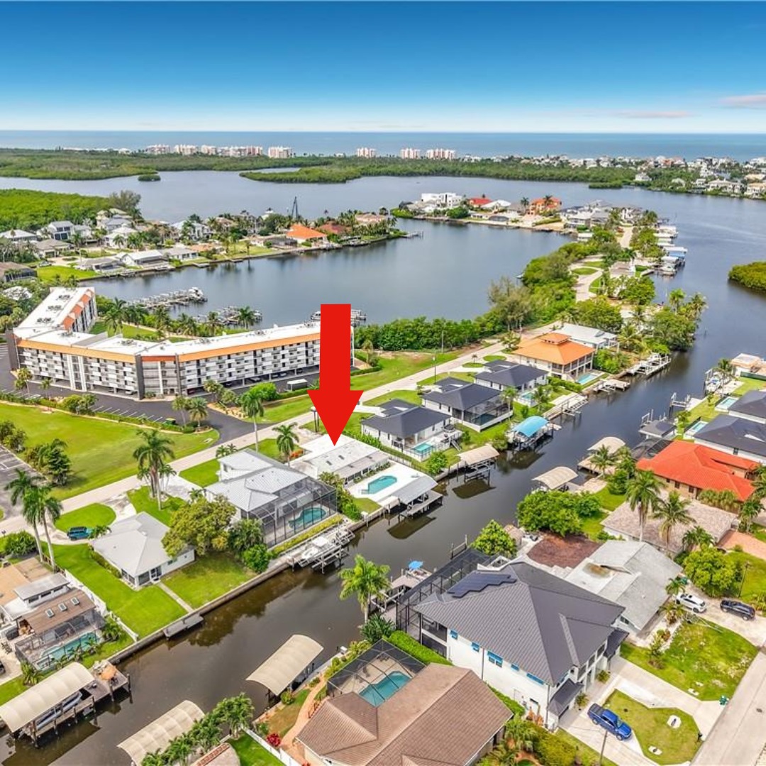 Waterfront home in Little Hickory Shores
